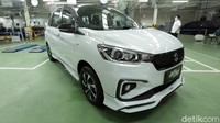 Secara umum, tampilan dari Suzuki All New Ertiga SS FF ini masih membawa bahasa desain Suzuki Ertiga SS. Namun, ada sejumlah aksen sporty yang disematkan oleh Suzuki ke Ertiga terbaru ini. (Muhammad Hafizh Gemilang/detikoto)