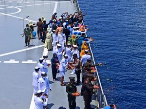 Hari Pahlawan, TNI AL Gelar Tabur Bunga untuk Kru KRI Nanggala 402