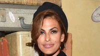 Eva Mendes mendapat rehabilitasi di tahun 2008 karena kecanduan minuman alkohol. Setelahnya ia langsung memulihkan diri dan berusaha sadar.