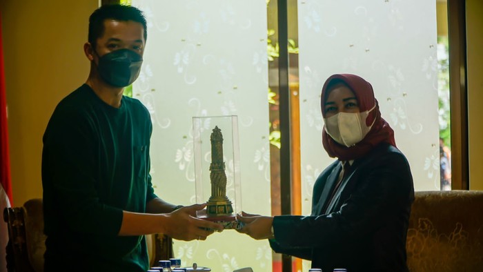 Taufik Hidayat dan Ning Ita