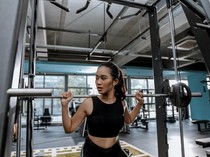 Angkat Beban di Usia Remaja Bikin Badan Pendek, Mitos atau Fakta?