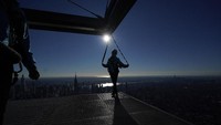 City Climb terletak di atas Edge dan mencakup platform dan tangga yang dibuka di ketinggian 365 meter. 