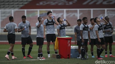 Tinggi Banget! Ini Potret Elkan Baggott Latihan Bareng Timnas