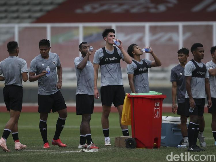 Tinggi Banget! Ini Potret Elkan Baggott Latihan Bareng Timnas