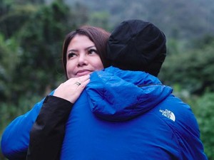 Peluk Istri, Anji Beri Janji Usai Bebas dari Narkoba