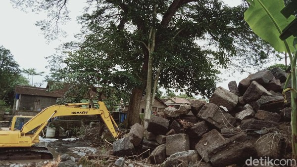Temuan itu sudah dilaporkan ke BPCB Jateng dan Balai Arkeologi Yogyakarta. Jumlah batu candi yang ditemukan di lokasi cukup banyak. Diperkirakan jumlahnya mencapai ratusan buah (Achmad Syauqi/detikTravel)