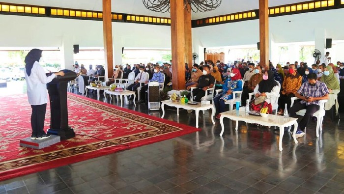 Bupati Ipuk Target Penerbitan Ribuan PIRT untuk Bawa UMKM Naik Kelas