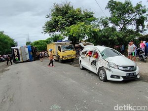Kecelakaan Bus Vs 2 Minibus di Sragen, 1 Orang Tewas dan 10 Luka
