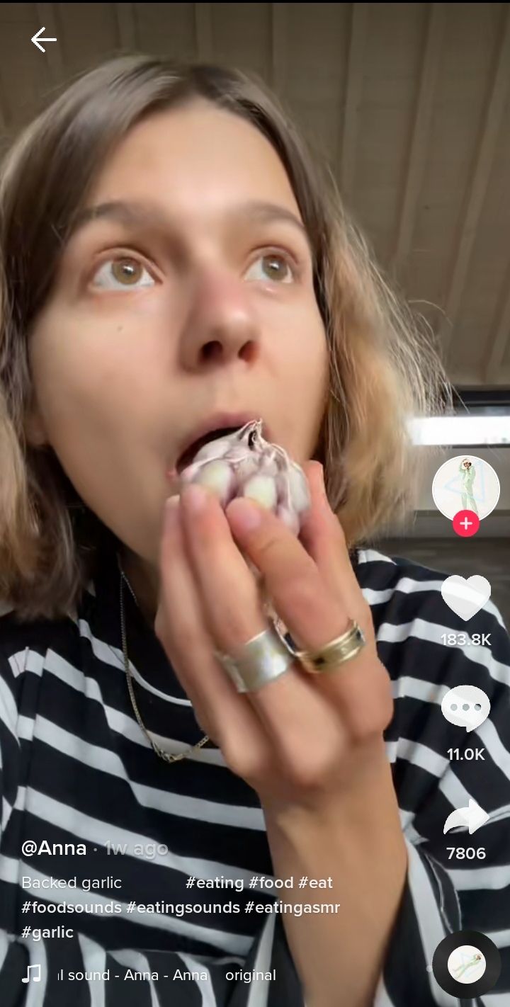 Viral di TikTok! Ini 5 Aksi Bule yang Hobi Makan dengan Cara Aneh
