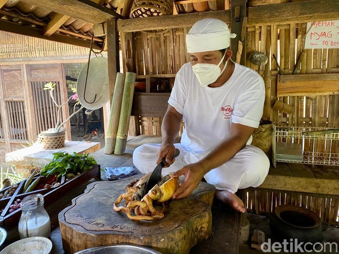 Chef Gede Yudiawan Chef Gede Yudiawan dengan Dapur Bali Moela Bertahan Saat Pandemi
