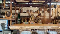 Dapur Bali Moela merupakan bisnis kuliner Chef Gede Yudiawan untuk memberdayakan Desa Les, Tejakula, Buleleng, Bali. Restoran ini mengusung konsep dapur terbuka. Foto: detikcom/Riska Fitria