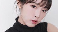Choi Ye Na tampil dengan gaya berbeda di foto profil terbaru. Foto: (dok. Yue Hua Entertainment)