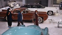 Diketahui, sebuah museum yang memamerkan beragam mobil antik dibuka di kawasan Iran beberapa waktu lalu. 