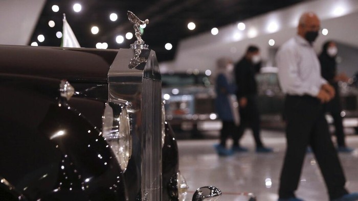 Cuci Mata di Museum Mobil Klasik Iran Sebuah museum yang memamerkan beragam mobil antik dibuka di Iran beberapa waktu lalu. Di sana pengunjung dapat melihat beragam koleksi langka kendaraan antik.
