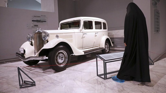 Cuci Mata di Museum Mobil Klasik Iran Sebuah museum yang memamerkan beragam mobil antik dibuka di Iran beberapa waktu lalu. Di sana pengunjung dapat melihat beragam koleksi langka kendaraan antik.