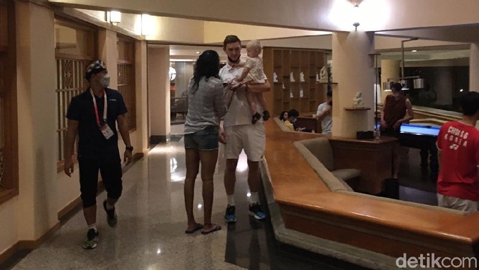 Atlet badminton asal Denmark, Viktor Axelsen, sudah tiba di Bali dalam rangka turnamen Indonesia Badminton Festival, Kamis 11 November 2021.