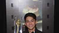 Mengawali karir dari bintang iklan sampai aktor di film pendek. Kini nama Chicco Kurniawan dikenal sebagai peraih penghargaan Pemeran Utama Pria Terbaik di ajang bergengsi yaitu Piala Citra. Foto: Instagram @chiccokurniawan