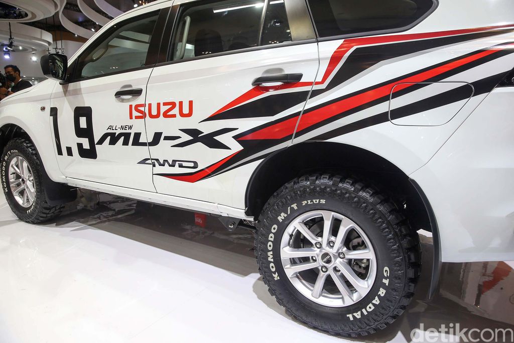 PT Isuzu Astra Motor Indonesia meluncurkan dua mobil sekaligus pada ajang GIIAS 2021. Isuzu All New MU-X 4X4 dan D-Max resmi menyapa Indonesia Kamis (11/11/2021).