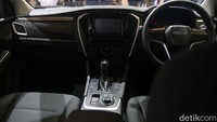 Untuk menantang Pajero Sport - Fortuner, All New MU-X di Indonesia juga dilengkapi fitur keselamatan yang lengkap seperti six airbags, electronic stability control, ABS, EBD, brake assist, hill start assist, hill descent control and traction control.