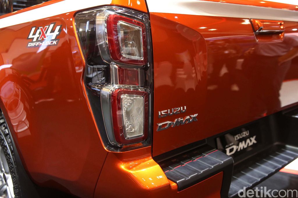 PT Isuzu Astra Motor Indonesia meluncurkan dua mobil sekaligus pada ajang GIIAS 2021. Isuzu All New MU-X 4X4 dan D-Max resmi menyapa Indonesia Kamis (11/11/2021).