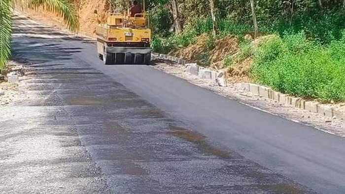 Jalan rusak yang buat Gubsu Edy emosi kini diperbaiki (dok. Istimewa)