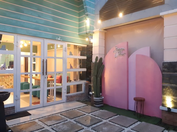 Kuliner khas Palembang ini ternyata memiliki penggemar yang cukup banyak. Bahkan yang datang ke Jingga Corner ini tidak hanya dari warga Bogor saja, kebanyakan pengunjung datang dari Jakarta, Depok, dan sekitarnya. (dok.Pribadi/Instagram @frameofjndrl) Kuliner khas Palembang ini ternyata memiliki penggemar yang cukup banyak. Bahkan yang datang ke Jingga Corner ini tidak hanya dari warga Bogor saja, kebanyakan pengunjung datang dari Jakarta, Depok, dan sekitarnya. (dok.Pribadi/Instagram @frameofjndrl)