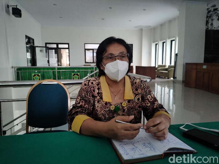 Jubir Satgas COVID-19 Kulon Progo, Baning Rahayujati dalam jumpa pers di Pemkab Kulon Progo, Kamis (11/11/2021).