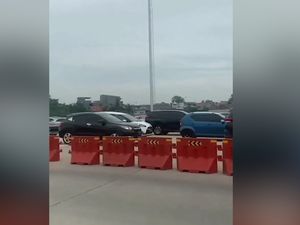 Kemacetan Panjang di Tol Kunciran Saat Pemberlakuan Tarif Tol