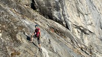 Diendre adalah ibu dari pendaki terkenal bernama Alex Honnold. Biasanya, dia diwawancarai media yang berfokus pada anaknya. (Dierdre Wolownick/instagram)