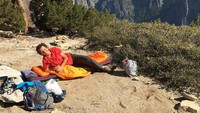 Tapi ketakutannya tak berarti apa-apa, Dierdre berhasil mencapai puncak di waktu yang tepat. (Dierdre Wolownick/instagram)