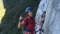 Namun pada tahun 2017, Diendre ikut anaknya mendaki di rute Lurking Fear. Kini dia bersama 10 temannya memanjat tebing di Taman Yosemite. (Dierdre Wolonick/instagram)