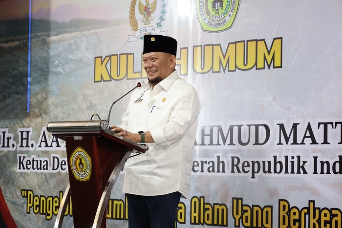 Ketua DPD RI AA LaNyalla Mahmud Mattalitti mendorong pemerintah untuk memperbanyak pendidikan vokasi daripada tenaga profesional.