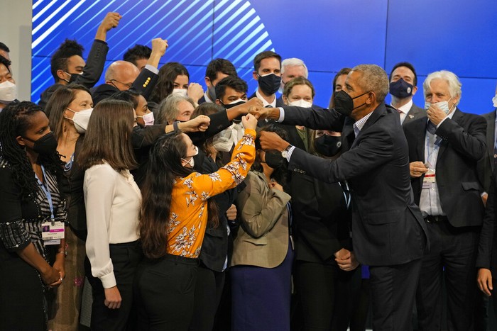 Barack Obama menanggalkan kursi Presiden AS hampir 5 tahun lalu. Namun kharismanya tetap terlihat dan dinantikan seperti terlihat dalam konferensi iklim COP26 di Glasgow.