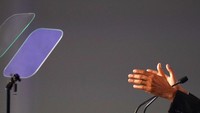 Tak cuma materi pidato yang dinantikan, bahasa tubuh Obama saat berpidato selalu ditunggu-tunggu seperti saat berpidato di Konfrensi Perubahan Iklim se-Dunia di Glasgow, Skotlandia (8/11/2021). (AP Photo/Alberto Pezzali)