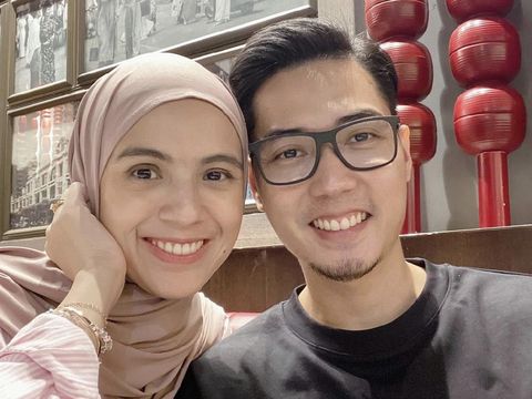 Kisah Nycta Gina yang menceritakan sempat ingin melepas hijab.