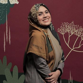 Kisah Nycta Gina yang menceritakan sempat ingin melepas hijab.