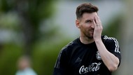 Saat Messi Nyaris Kepentok Kamera di Jalanan Barcelona