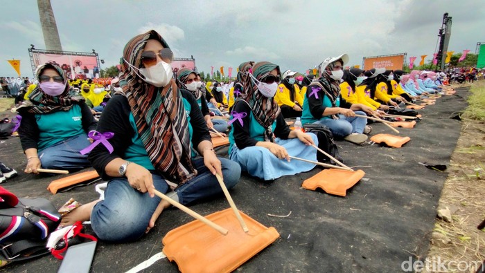 Melihat Meriahnya Festival Rampak Genteng di Majalengka