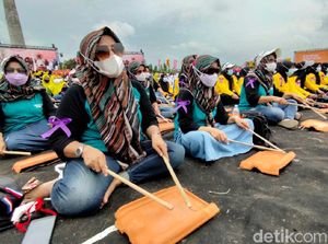 Melihat Festival Rampak Genteng di Majalengka