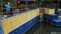 Langkah mitigasi lain yang dilakukan PLN untuk penguatan kelistrikan di daerah rawan banjir yaitu dengan meninggikan gardu distribusi di wilayah rawan tersebut. Hingga tahun 2021, PLN telah meninggikan 496 gardu distribusi listrik di wilayah kerja PLN UID Jakarta Raya. 