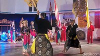 Ada juga pagelaran seni Rengkong, Tarawangsa, Sintren, Pencaksilat, dan kesenian sunda lainnya. 