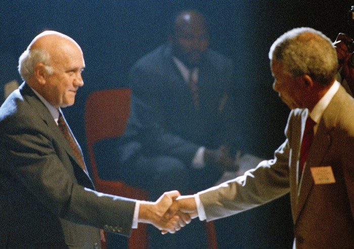 Mengenang Tokoh Apartheid de Klerk yang Meninggal Dunia di Usia 85 Tokoh apartheid, FW de Klerk meninggal dunia dalam usia 85, Kamis (11/11/2021). Ia meninggal karena sakit kanker di rumahnya di Cape Town.
