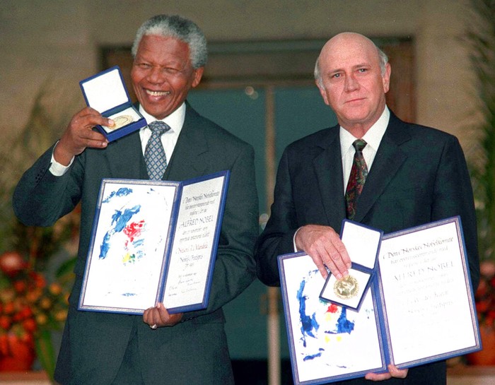 Mengenang Tokoh Apartheid de Klerk yang Meninggal Dunia di Usia 85 Tokoh apartheid, FW de Klerk meninggal dunia dalam usia 85, Kamis (11/11/2021). Ia meninggal karena sakit kanker di rumahnya di Cape Town.