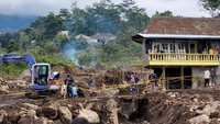 Menteri Basuki juga menyatakan akan bekerja sama dengan Pemkot Batu untuk memperbaiki utilitas (pipa air minum) dan penggantian jembatan yang rusak akibat banjir bandang dengan bentang yang lebih lebar.