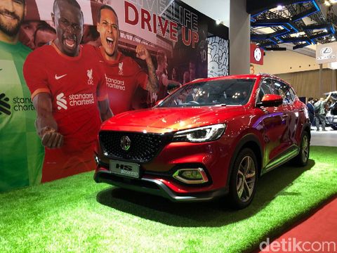 True Copits, Wanita Ini Menjadi Pembeli Pertama MG ZS Liverpool FC Limited Edition di Asia