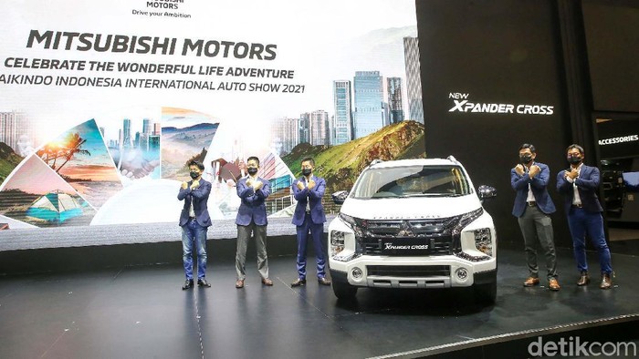 Mitsubishi New Xpander dan New Xpander Cross mejeng di GIIAS 2021. PT Mitsubishi Motors Krama Yudha Sales Indonesia (MMKSI) juga meresmi harga keduanya.