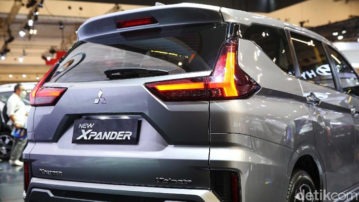 Mitsubishi New Xpander dan New Xpander Cross mejeng di GIIAS 2021. PT Mitsubishi Motors Krama Yudha Sales Indonesia (MMKSI) juga meresmi harga keduanya.