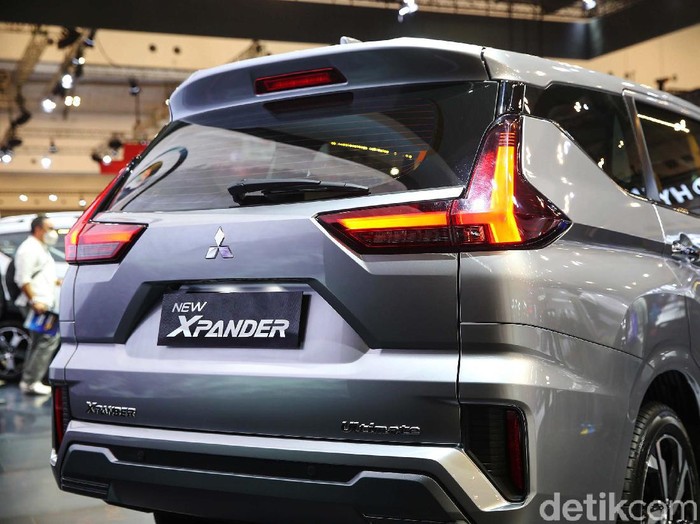 Mitsubishi New Xpander dan New Xpander Cross mejeng di GIIAS 2021. PT Mitsubishi Motors Krama Yudha Sales Indonesia (MMKSI) juga meresmi harga keduanya.