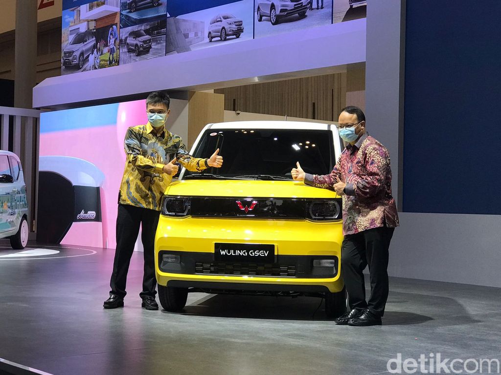 Tepat pada ajang Gaikindo Indonesia International Auto Show (GIIAS) 2021 Wuling Motors kembali memperkenalkan mobil listrik murah mereka yang disapa Wuling Hongguang EV Maracon.