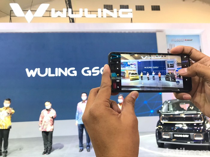 Tepat pada ajang Gaikindo Indonesia International Auto Show (GIIAS) 2021 Wuling Motors kembali memperkenalkan mobil listrik murah mereka yang disapa Wuling Hongguang EV Maracon.